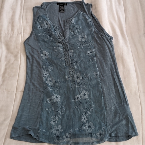 RXB Tops - PRETTY textured rxb sleeveless top size Medium